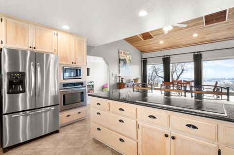 Tiny photo for 4935 Cherry Lane, Medford, OR 97504 (MLS # 220215005)