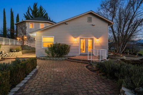 Tiny photo for 4935 Cherry Lane, Medford, OR 97504 (MLS # 220215005)