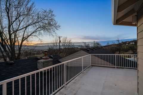 Tiny photo for 4935 Cherry Lane, Medford, OR 97504 (MLS # 220215005)