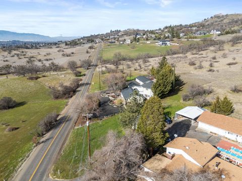 Tiny photo for 4935 Cherry Lane, Medford, OR 97504 (MLS # 220215005)