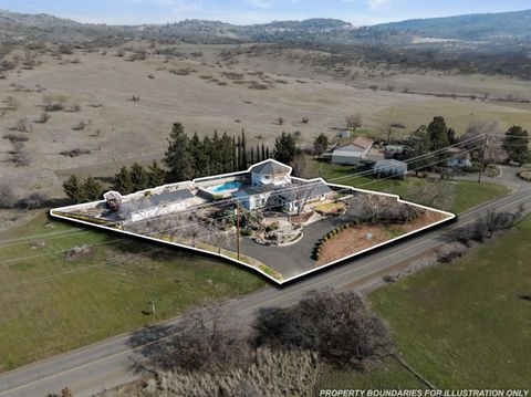 Tiny photo for 4935 Cherry Lane, Medford, OR 97504 (MLS # 220215005)