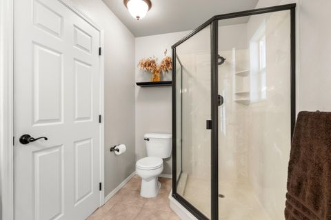 Tiny photo for 4935 Cherry Lane, Medford, OR 97504 (MLS # 220215005)