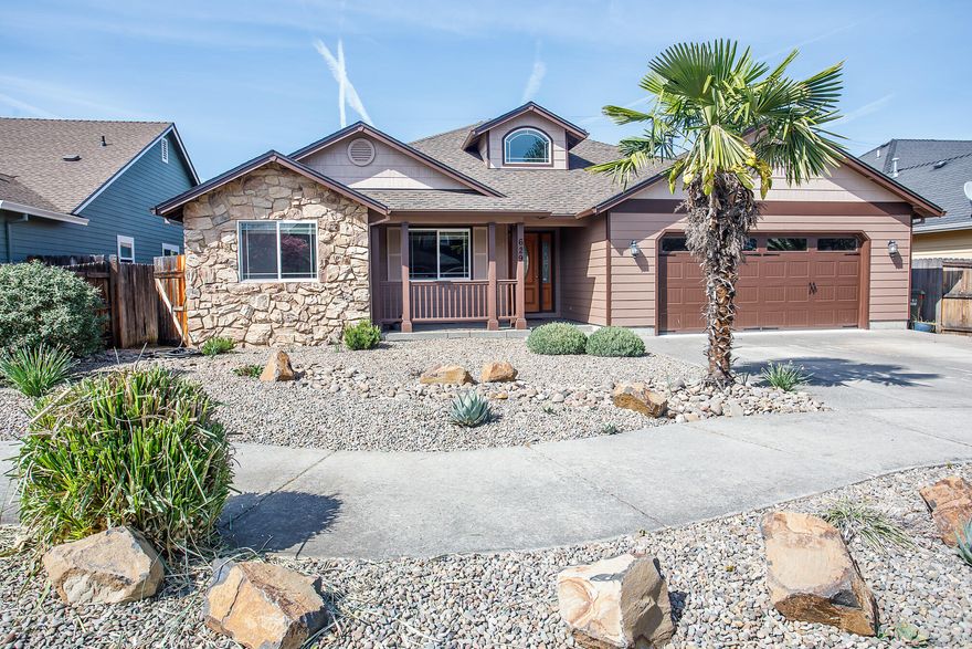 Welcome to this amazing neighborhood in the Echoes of the Ponderosa subdivision. This home is just a short distance from the Eagle Point Golf Course, local Restaurants and Shops. As you enter the home you are welcomed in with the natural light and beautiful gas fireplace. The tall ceilings and open floor plan make this gem a must see. This well cared for home has recently been painted (2023), roof replaced (2018), and the bathrooms have been remodeled (2018). What more can you ask for? Oh, a view of the Golf Course and a Park that is just around corner.