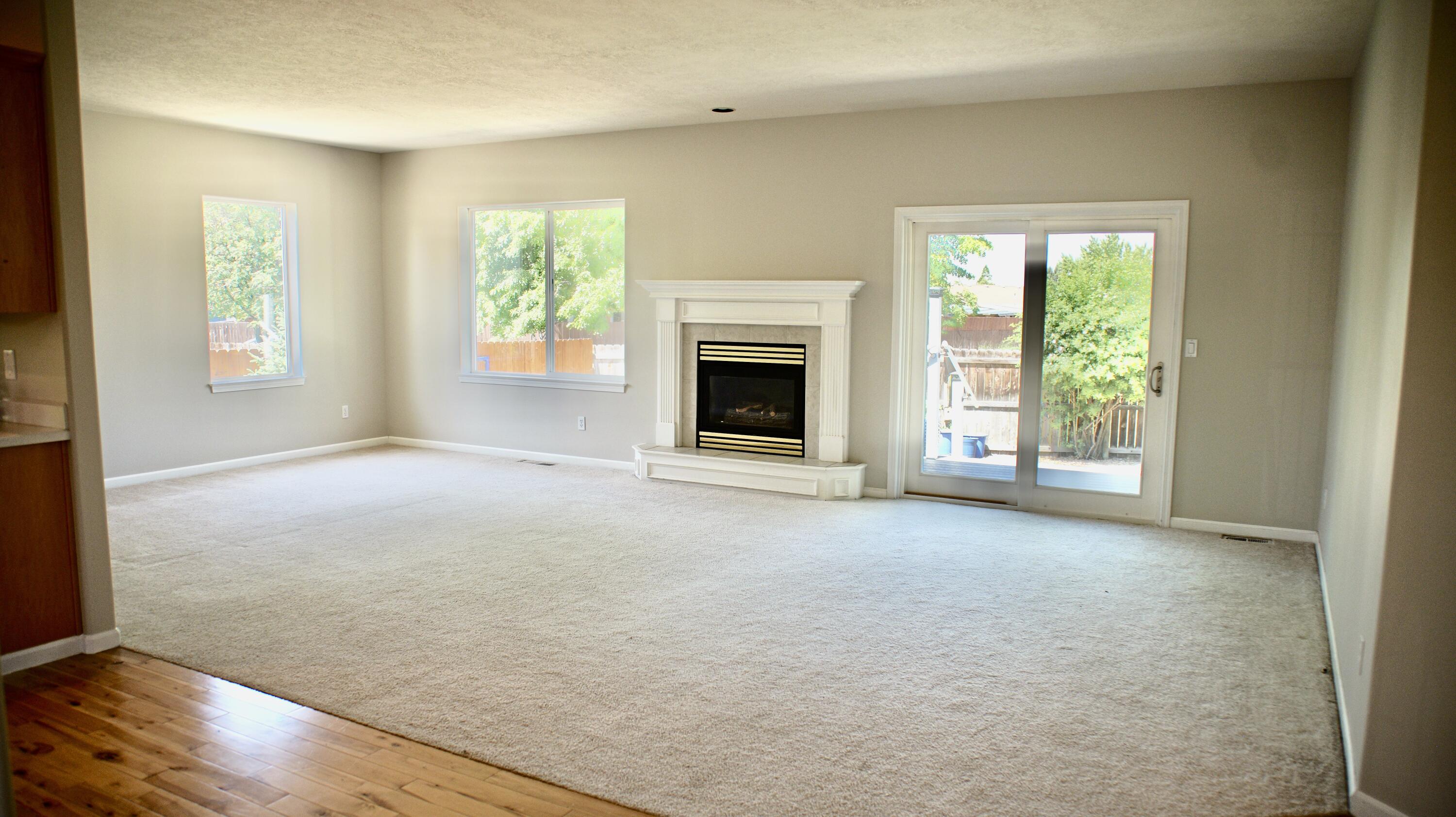 855 NW Maple Lane