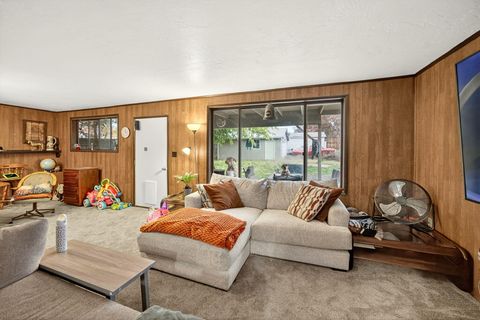 Tiny photo for 1543 Grand Avenue, Medford, OR 97504 (MLS # 220211515)