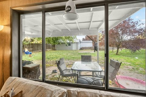 Tiny photo for 1543 Grand Avenue, Medford, OR 97504 (MLS # 220211515)