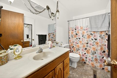 Tiny photo for 1543 Grand Avenue, Medford, OR 97504 (MLS # 220211515)