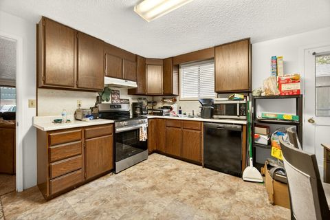 Tiny photo for 1543 Grand Avenue, Medford, OR 97504 (MLS # 220211515)