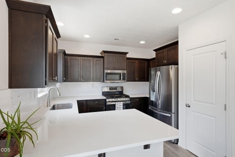 Tiny photo for 2576 NW Teak Place, Redmond, OR 97756 (MLS # 220224819)