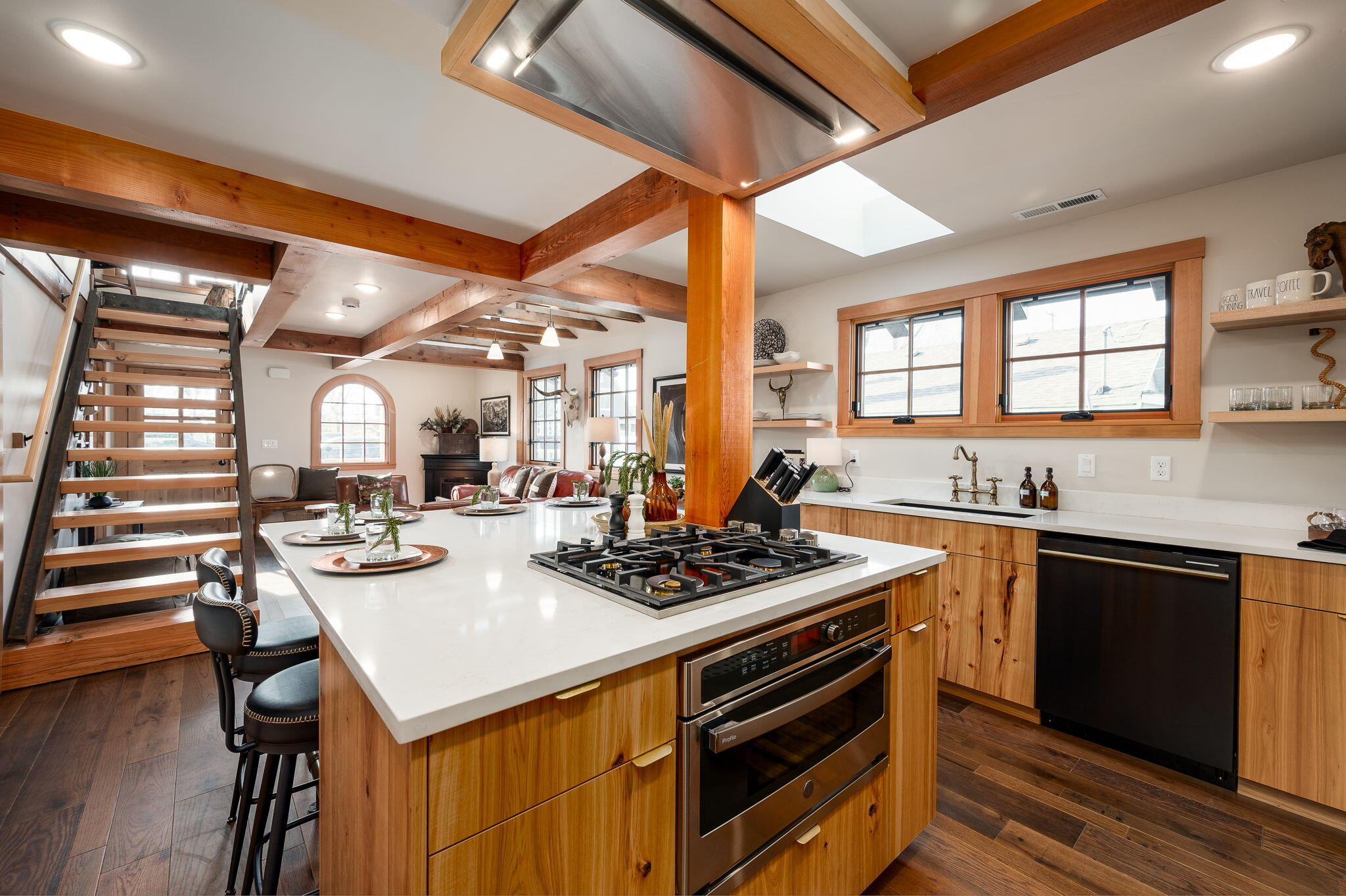 32 NW Hastings Place