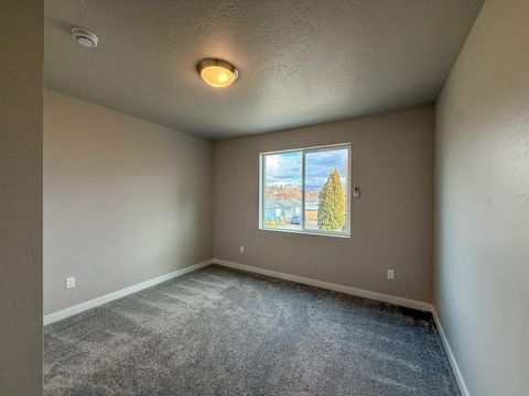 Tiny photo for 321 NE 6th Street, Prineville, OR 97754 (MLS # 220212672)
