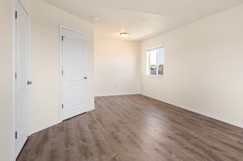 Tiny photo for 585 NE Redwood Avenue, Redmond, OR 97756 (MLS # 220221159)