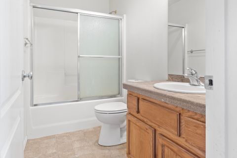 Tiny photo for 585 NE Redwood Avenue, Redmond, OR 97756 (MLS # 220221159)