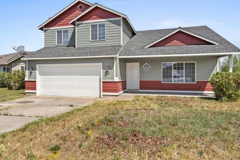 Photo of 585 NE Redwood Avenue, Redmond, OR 97756 (MLS # 220221159)