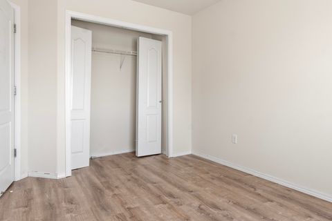 Tiny photo for 585 NE Redwood Avenue, Redmond, OR 97756 (MLS # 220221159)