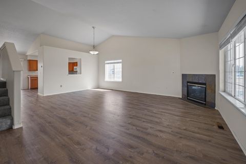 Tiny photo for 585 NE Redwood Avenue, Redmond, OR 97756 (MLS # 220221159)