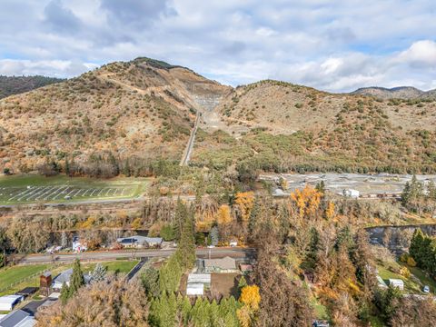 Tiny photo for 753 Rogue River Highway, Gold Hill, OR 97525 (MLS # 220212265)