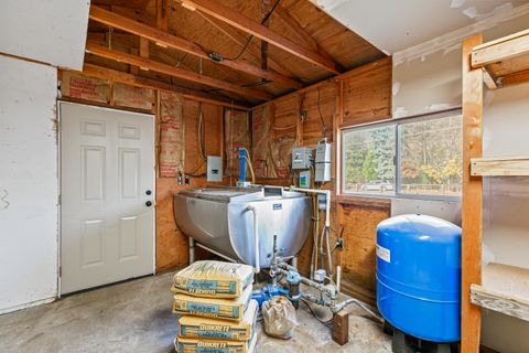 Tiny photo for 753 Rogue River Highway, Gold Hill, OR 97525 (MLS # 220212265)