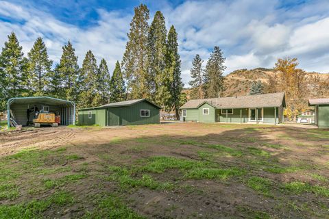 Tiny photo for 753 Rogue River Highway, Gold Hill, OR 97525 (MLS # 220212265)