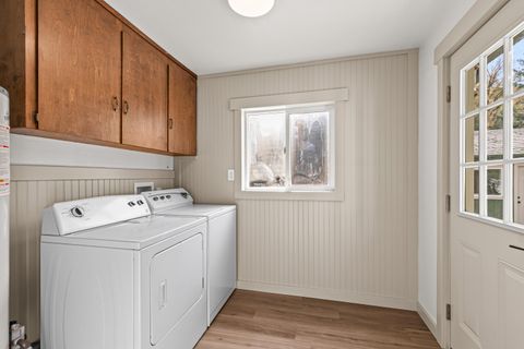 Tiny photo for 753 Rogue River Highway, Gold Hill, OR 97525 (MLS # 220212265)