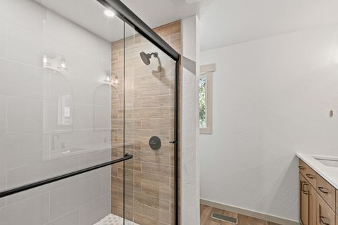 Tiny photo for 753 Rogue River Highway, Gold Hill, OR 97525 (MLS # 220212265)