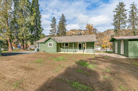Tiny photo for 753 Rogue River Highway, Gold Hill, OR 97525 (MLS # 220212265)