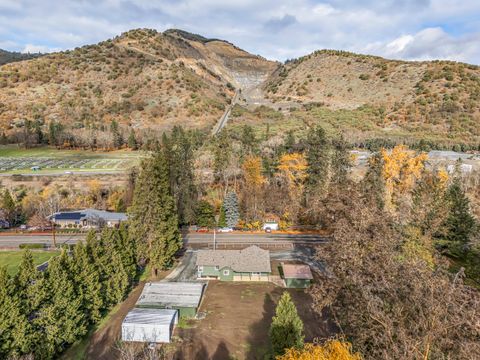 Tiny photo for 753 Rogue River Highway, Gold Hill, OR 97525 (MLS # 220212265)