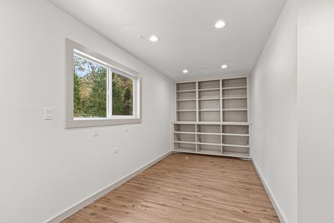 Tiny photo for 753 Rogue River Highway, Gold Hill, OR 97525 (MLS # 220212265)