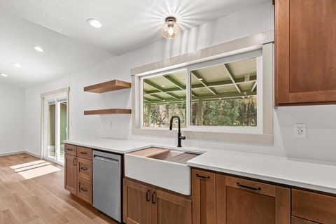 Tiny photo for 753 Rogue River Highway, Gold Hill, OR 97525 (MLS # 220212265)