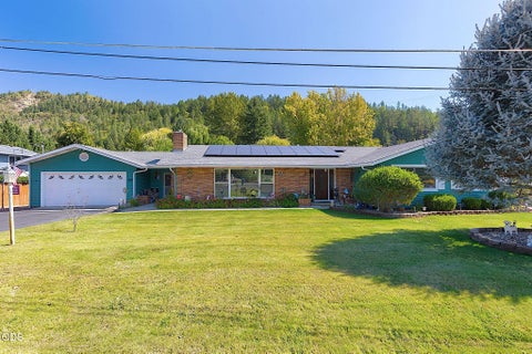 Photo of 55 Lloyellen Drive, Rogue River, OR 97537 (MLS # 220228862)