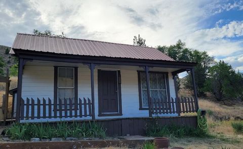Tiny photo for 126 S Nelson Street, Mitchell, OR 97750 (MLS # 220220201)