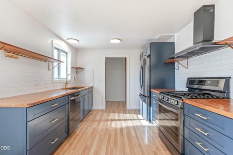 Tiny photo for 22963 Manzanita Court, Bend, OR 97701 (MLS # 220230002)