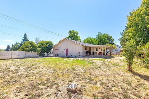 Tiny photo for 1609 Leonard Road, Grants Pass, OR 97527 (MLS # 220225374)