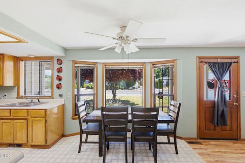 Tiny photo for 1609 Leonard Road, Grants Pass, OR 97527 (MLS # 220225374)