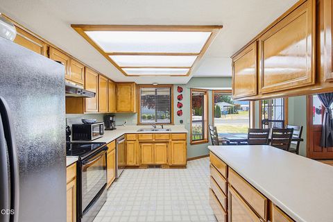 Tiny photo for 1609 Leonard Road, Grants Pass, OR 97527 (MLS # 220225374)
