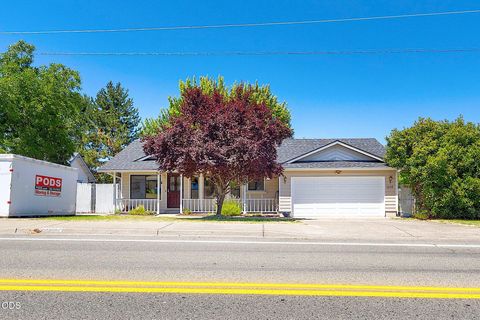Tiny photo for 1609 Leonard Road, Grants Pass, OR 97527 (MLS # 220225374)