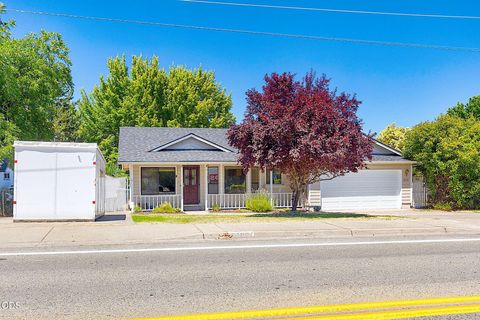 Tiny photo for 1609 Leonard Road, Grants Pass, OR 97527 (MLS # 220225374)