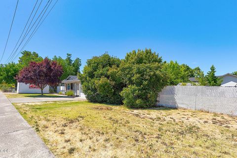 Tiny photo for 1609 Leonard Road, Grants Pass, OR 97527 (MLS # 220225374)