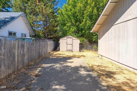 Tiny photo for 1609 Leonard Road, Grants Pass, OR 97527 (MLS # 220225374)