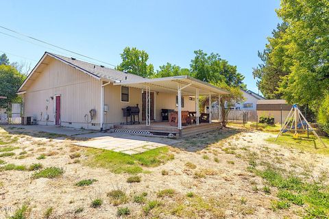 Tiny photo for 1609 Leonard Road, Grants Pass, OR 97527 (MLS # 220225374)
