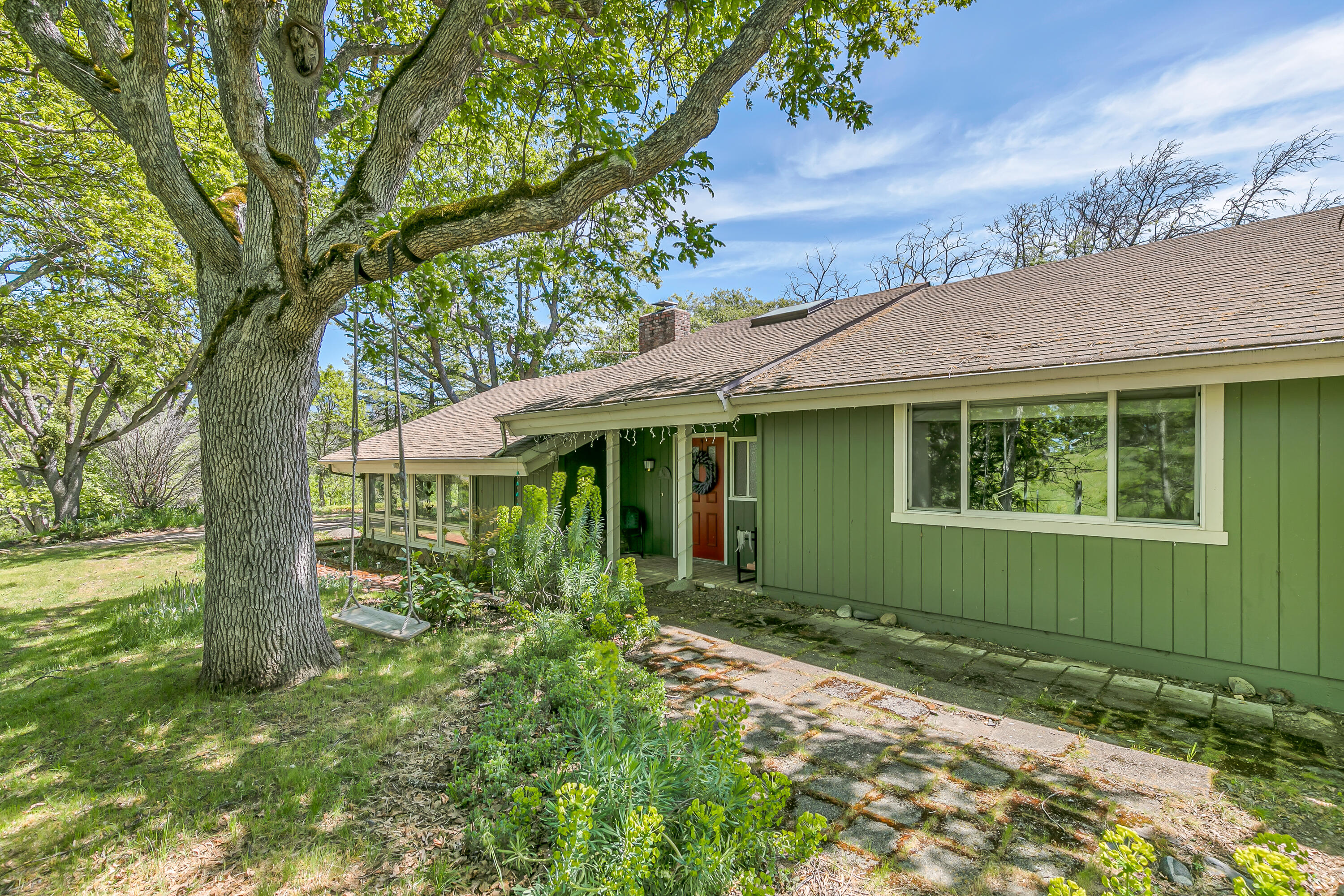 1140 Old Hwy 99 S