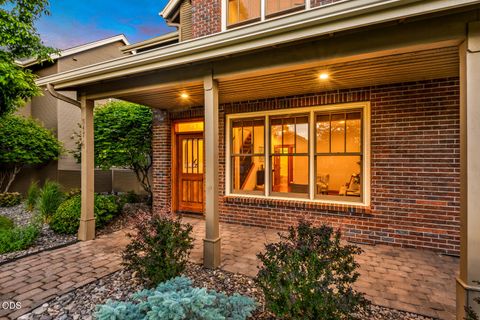 Tiny photo for 547 W Jefferson Avenue, Sisters, OR 97759 (MLS # 220223779)