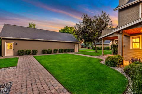 Tiny photo for 547 W Jefferson Avenue, Sisters, OR 97759 (MLS # 220223779)