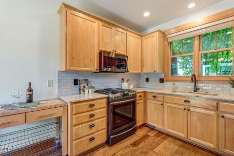 Tiny photo for 547 W Jefferson Avenue, Sisters, OR 97759 (MLS # 220223779)