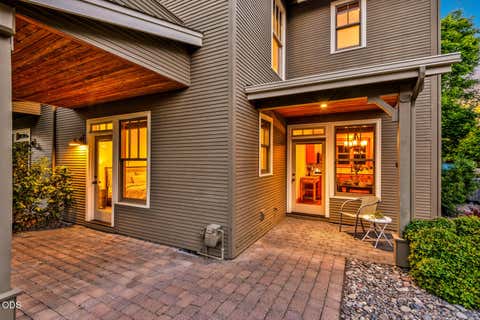 Tiny photo for 547 W Jefferson Avenue, Sisters, OR 97759 (MLS # 220223779)