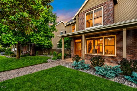 Tiny photo for 547 W Jefferson Avenue, Sisters, OR 97759 (MLS # 220223779)