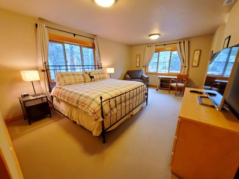 Tiny photo for 17767 Topflite Lane #UNIT 23, Sunriver, OR 97707 (MLS # 220212601)