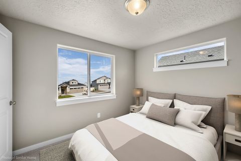 Tiny photo for 21545 NE Gather Place #69, Bend, OR 97702 (MLS # 220213181)