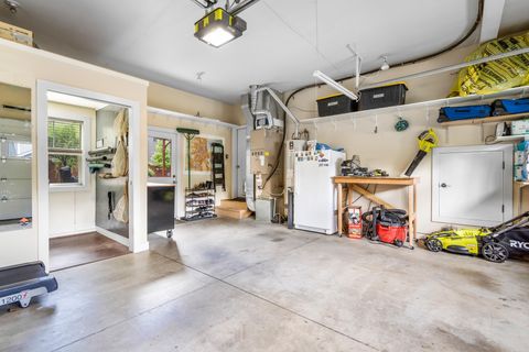 Tiny photo for 20583 Sierra Drive, Bend, OR 97701 (MLS # 220215026)