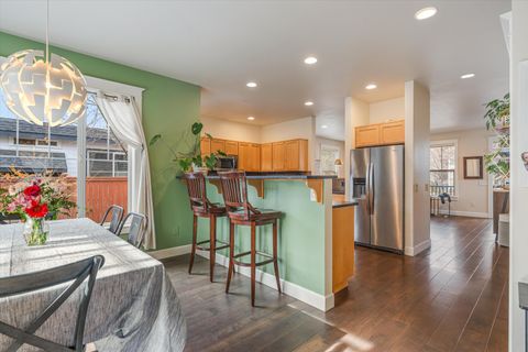 Tiny photo for 20583 Sierra Drive, Bend, OR 97701 (MLS # 220215026)